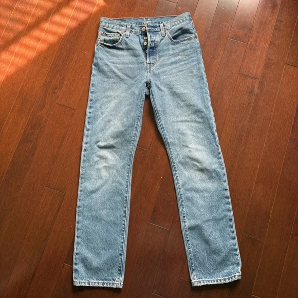 Levi's Classic 501 Blue Jeans with Signature Patch - Picture 2 of 4